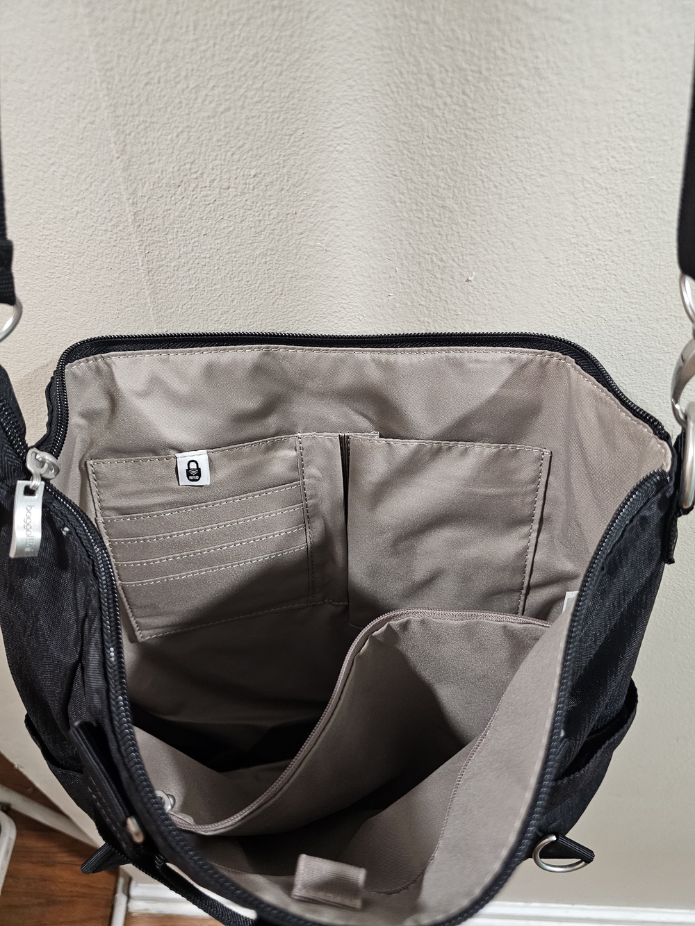 Baggallini Black Nylon Everyday Tote - Picture 5 of 5